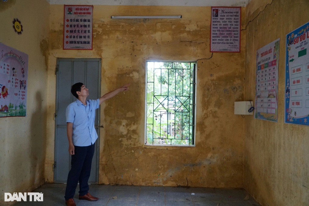 Trường có nguy cơ đổ sập, học sinh phải học nhờ ở nhà văn hóa - 2 Trường có nguy cơ đổ sập, học sinh phải học nhờ ở nhà văn hóa - 2