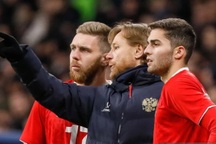 HLV đội tuyển Nga bị phạt ngay trước ngày sang Việt Nam