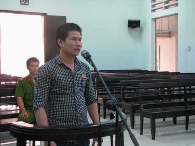 Bị cáo Phan Thế Anh trước vành móng ngựa.