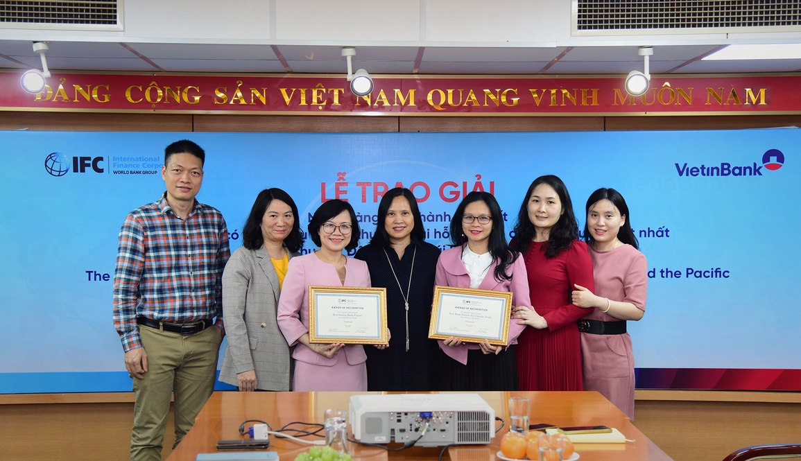 VietinBank nhận 2 giải thưởng lớn của IFC về tài trợ thương mại - 2 VietinBank nhận 2 giải thưởng lớn của IFC về tài trợ thương mại - 2