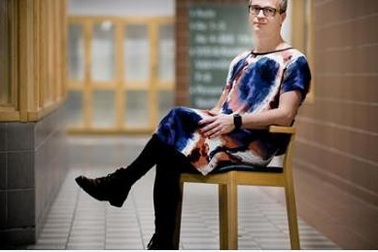 Thụy Điển: Thầy hiệu trưởng mặc váy tới trường nhằm xóa bỏ định kiến