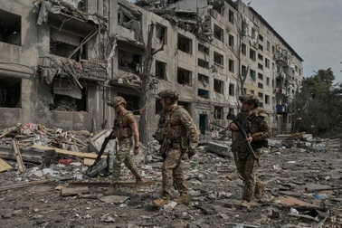 Nga "tất tay" cho trận đánh quyết định vào pháo đài miền Đông Ukraine