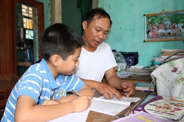 Nỗi niềm thầy giáo nuôi dưỡng cậu học trò nghèo