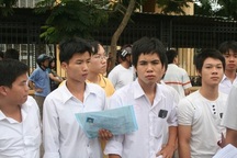 Đề Lý quá dài nhưng vẫn “dễ chơi” hơn Toán