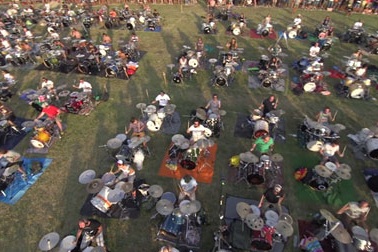 1000 người cùng chơi nhạc để mời thần tượng tới biểu diễn