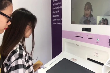 Sinh viên Học viện Ngân hàng trải nghiệm mở tài khoản thanh toán, nhận thẻ ATM ngay tức thì với LiveBank