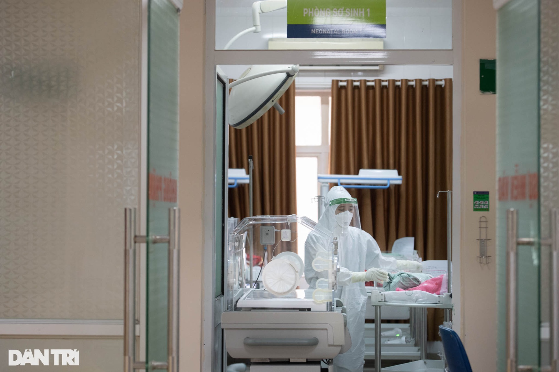 Khoảnh khắc sự sống nảy mầm giữa khu điều trị sản phụ F0 ở Hà Nội - 20 Khoảnh khắc sự sống nảy mầm giữa khu điều trị sản phụ F0 ở Hà Nội - 20