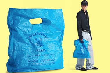 Balenciaga và "cơn điên" giá: Từ túi rác 1.000 USD đến ly cà phê 5.000 USD