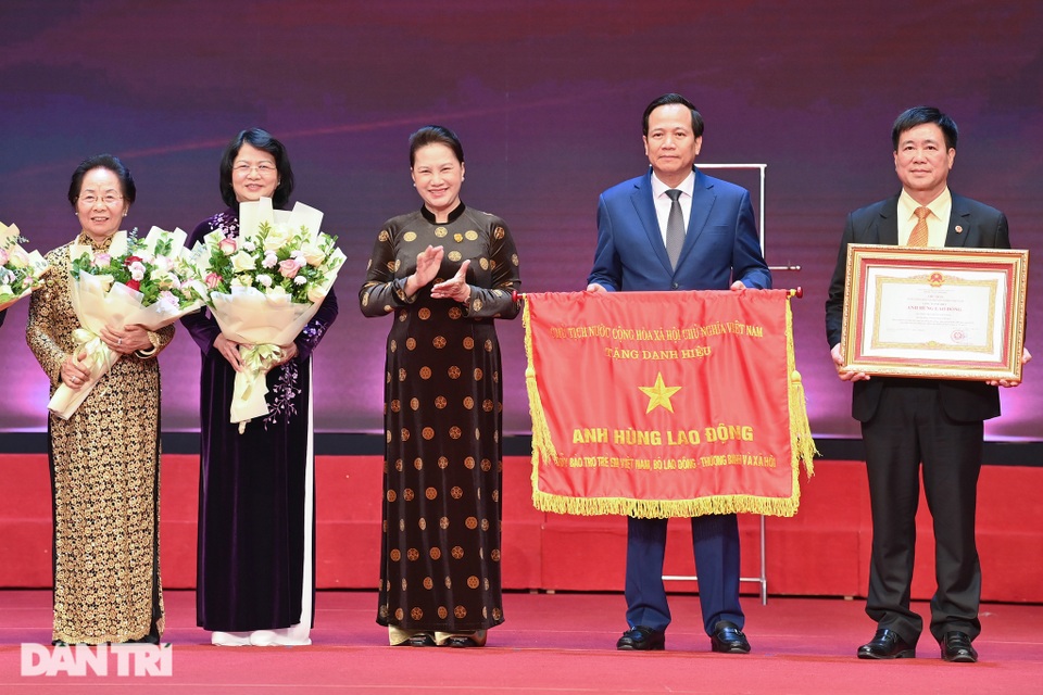 Lễ tuyên dương Những gương sáng thầm lặng vì cộng đồng - 22 Lễ tuyên dương Những gương sáng thầm lặng vì cộng đồng - 22