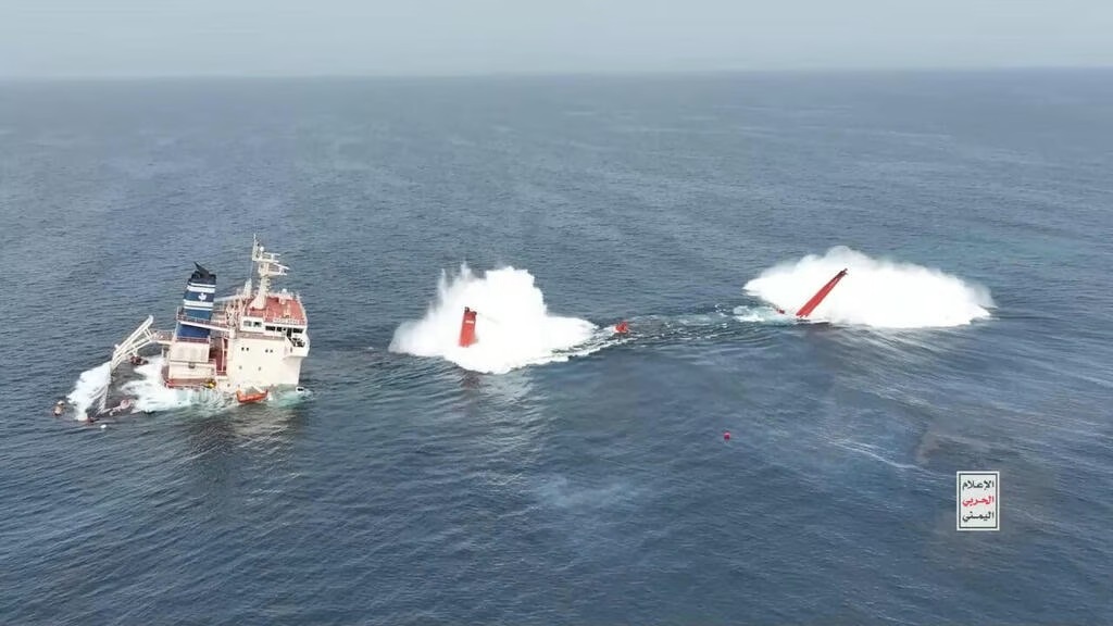 Houthi đánh chìm tàu hàng Hy Lạp trên Biển Đỏ - 2