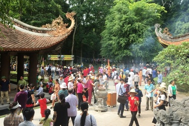 Dừng đón khách tại các di tích lịch sử văn hóa, thắng cảnh