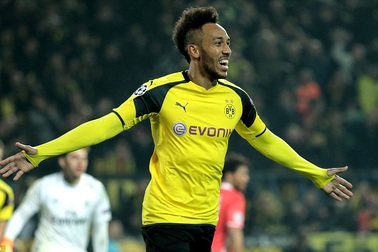 "Hủy diệt" Benfica, Dortmund lọt vào tứ kết Champions League