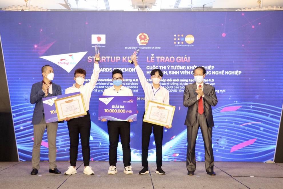 Dự án Gậy thông minh giành quán quân cuộc thi Startup Kite 2021 - 4 Dự án Gậy thông minh giành quán quân cuộc thi Startup Kite 2021 - 4