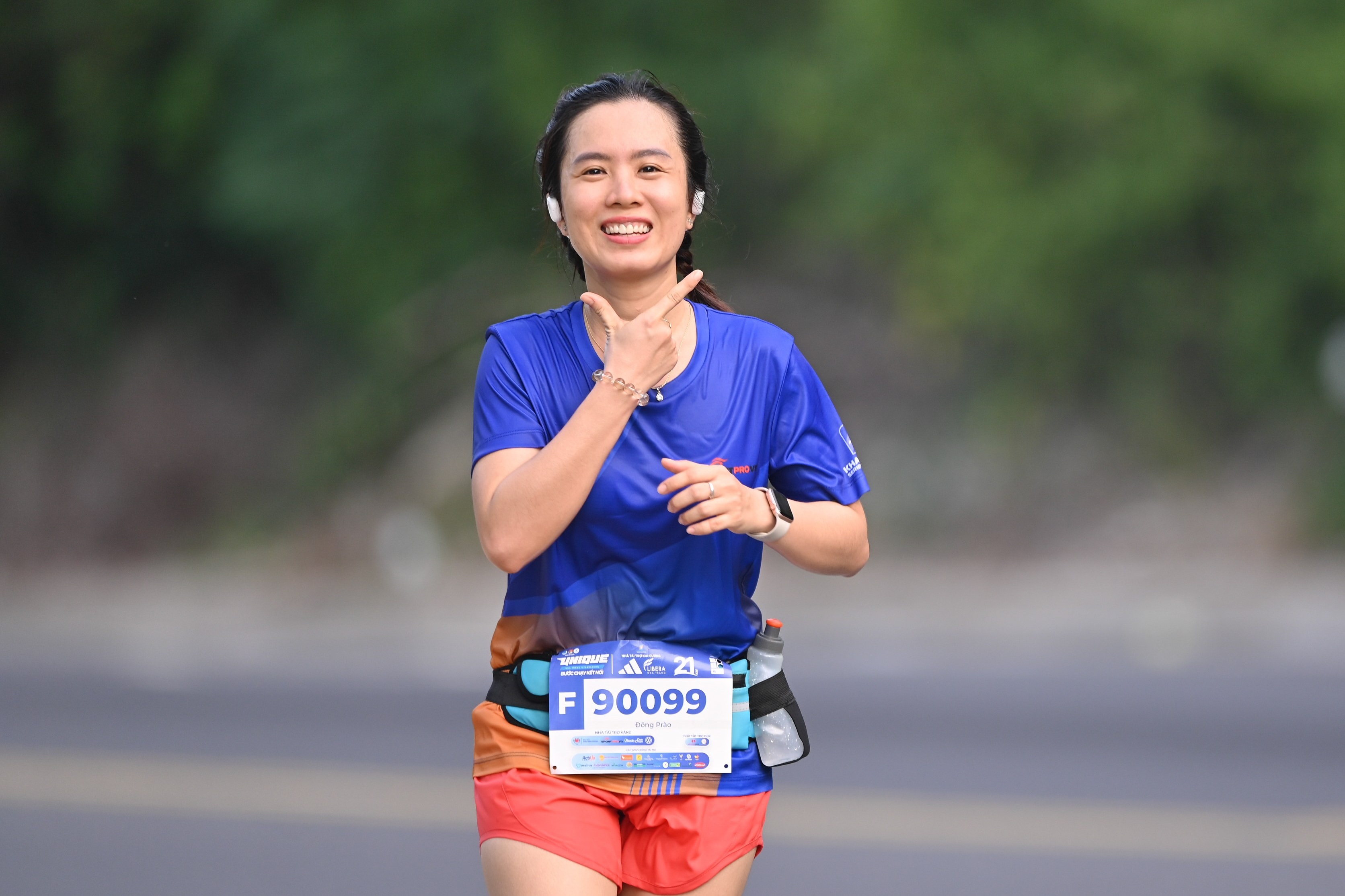 View - Những bóng hồng trên đường chạy Unique Nha Trang H-Marathon 2024 | Báo Dân trí