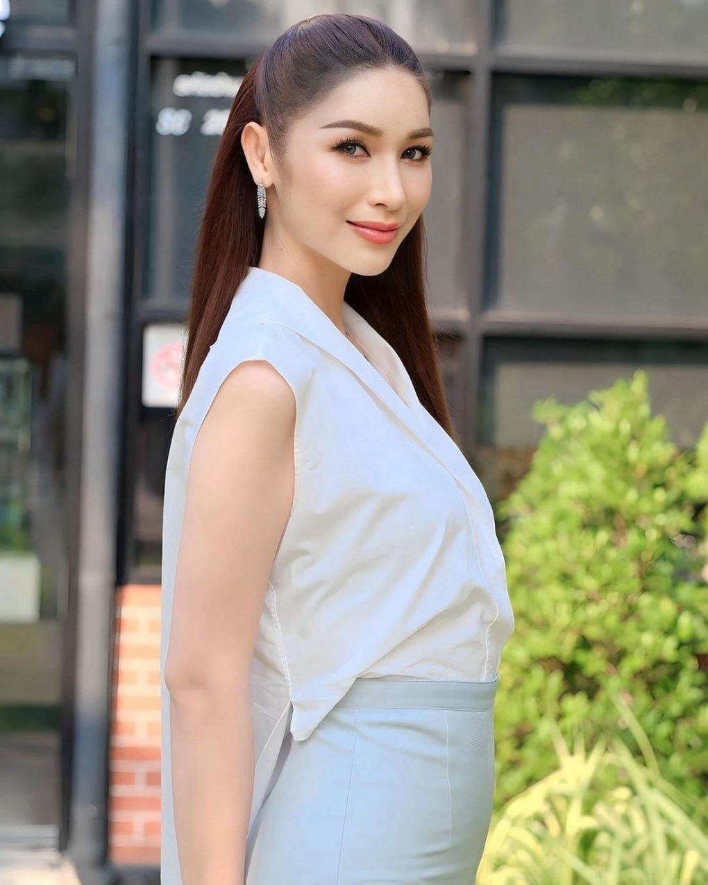 Hành động lăn ra đất mừng chiến thắng của tân Hoa hậu Chuyển giới Thái Lan - 4 Hành động lăn ra đất mừng chiến thắng của tân Hoa hậu Chuyển giới Thái Lan - 4