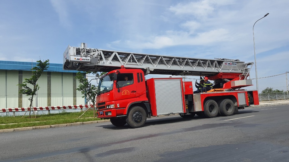 Đang cháy cực lớn trong khu công nghiệp Hiệp Phước - 3 Đang cháy cực lớn trong khu công nghiệp Hiệp Phước - 3