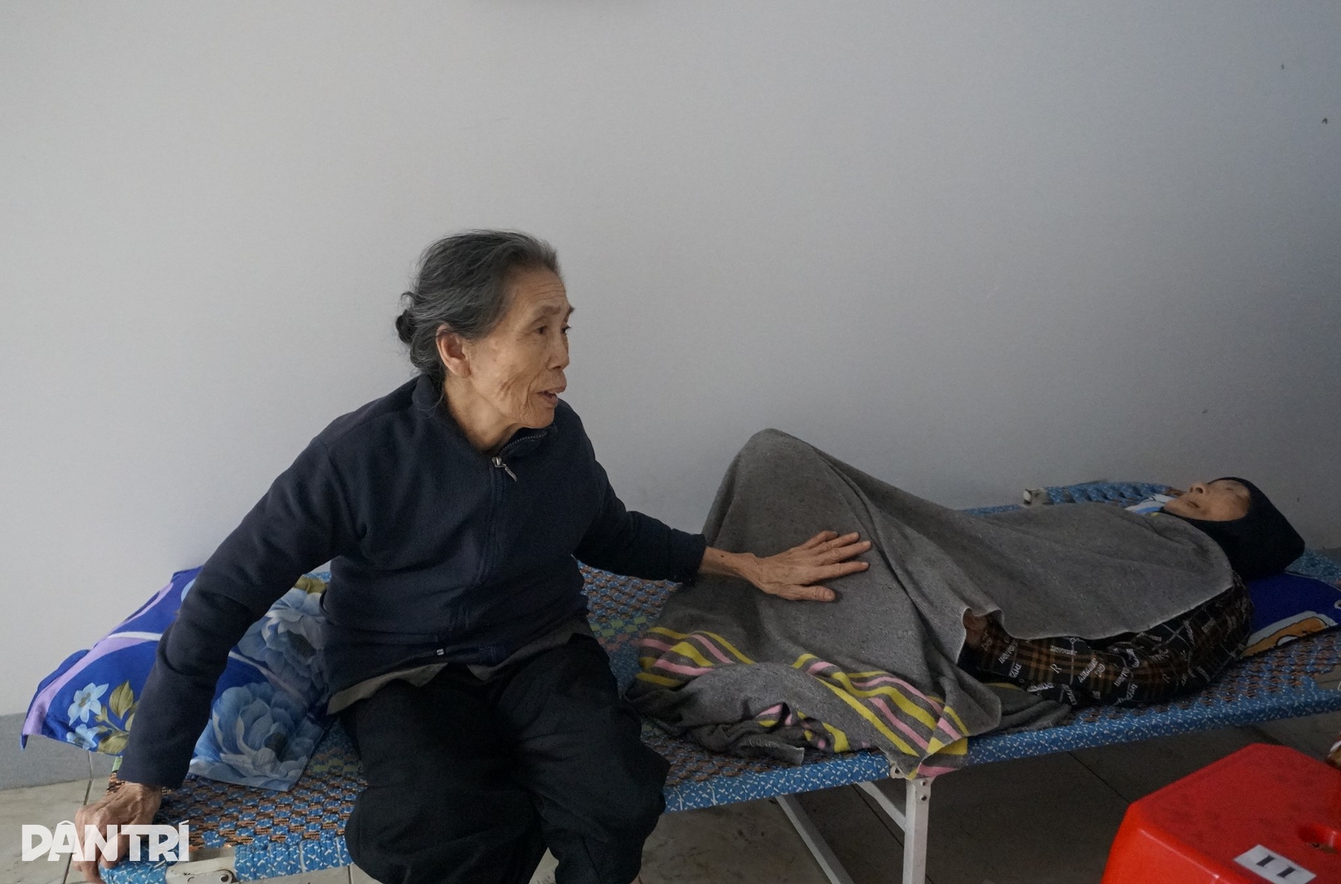 Người dân Gia Lai vật lộn giữa lũ lịch sử, đưa bò đến trụ sở xã trú - 9 Người dân Gia Lai vật lộn giữa lũ lịch sử, đưa bò đến trụ sở xã trú - 9