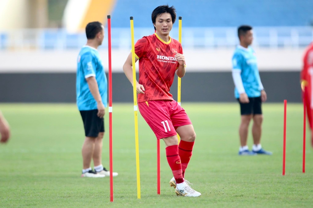 Văn Hậu và Văn Quyết hội quân, đội tuyển Việt Nam chờ đấu Dortmund - 2