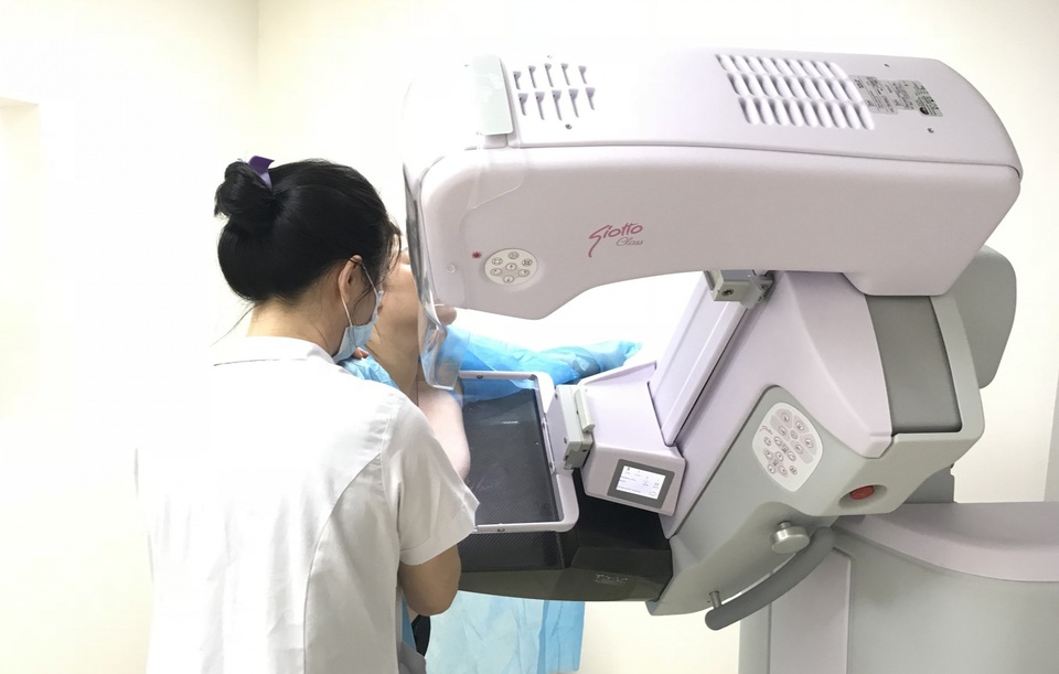 Có dấu hiệu này trên ngực, đi khám ung thư vú ngay - 2 Có dấu hiệu này trên ngực, đi khám ung thư vú ngay - 2