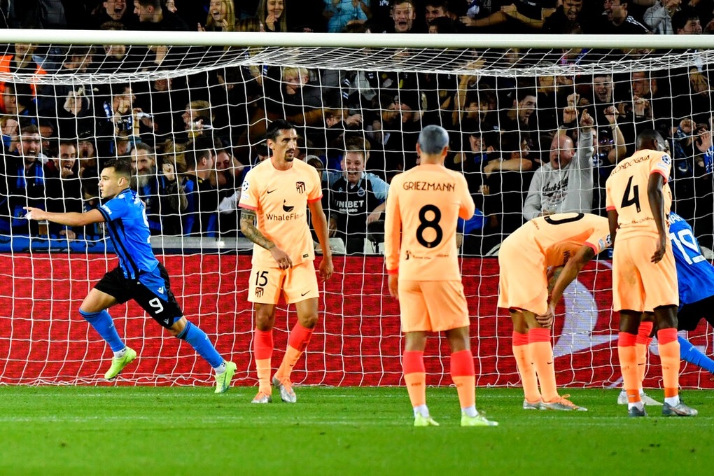 Griezmann đá hỏng phạt đền khiến Atletico lâm nguy ở Champions League - 3