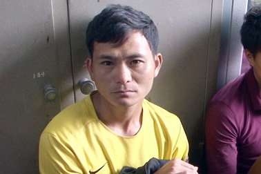 4 thanh niên cùng nhau trồng 1 nương cây thuốc phiện để bán