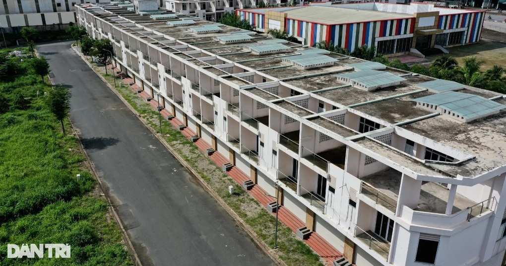 Đổi tội danh nguyên Giám đốc Sở trong vụ án biến đất công thành đất tư - 1 Đổi tội danh nguyên Giám đốc Sở trong vụ án biến đất công thành đất tư - 1