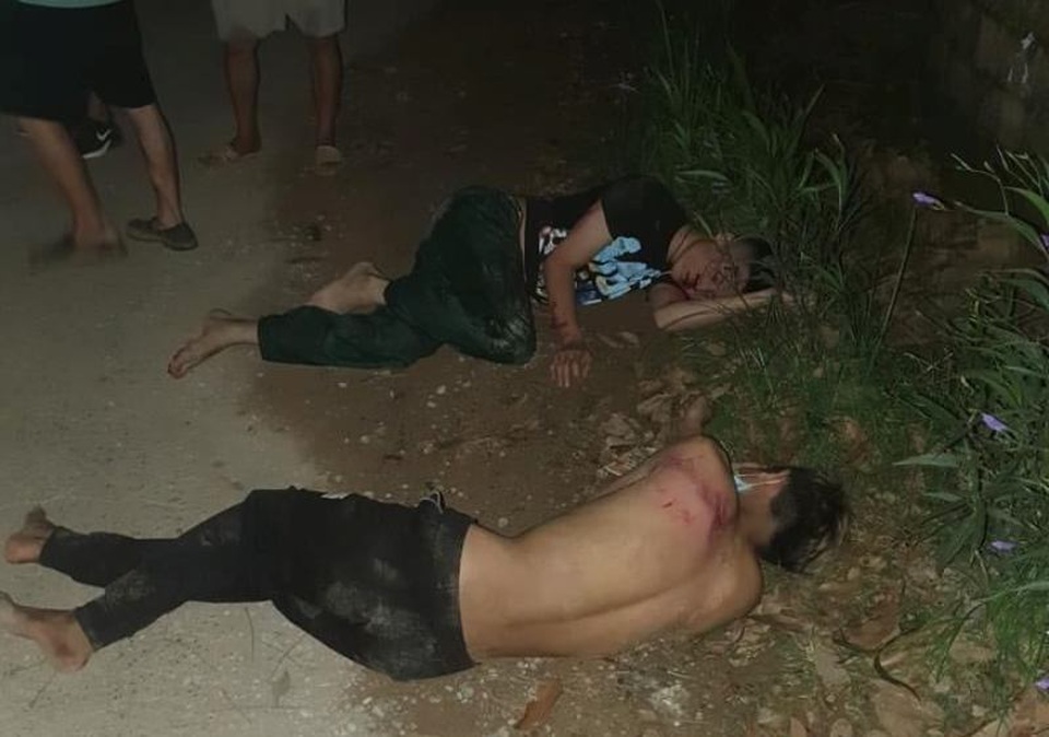Dân vây đánh nhừ tử 3 đối tượng trộm chó - 1 Dân vây đánh nhừ tử 3 đối tượng trộm chó - 1