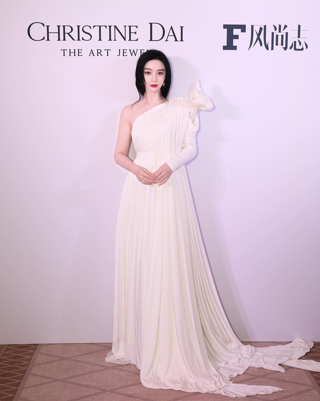 Phong cách gây bão của Phạm Băng Băng tại Cannes, có váy của NTK Việt - 12 Phong cách gây bão của Phạm Băng Băng tại Cannes, có váy của NTK Việt - 12