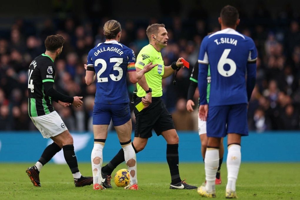 10 người của Chelsea hạ gục Brighton - 2