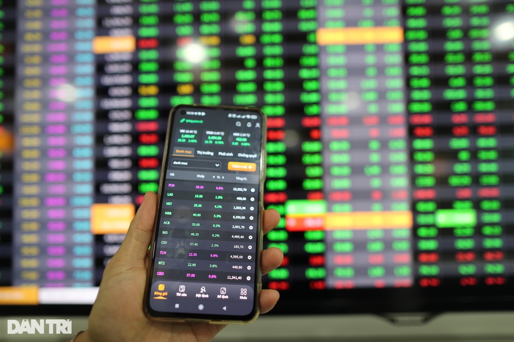 Phanh gấp việc công ty chứng khoán dùng robot đặt lệnh - 1