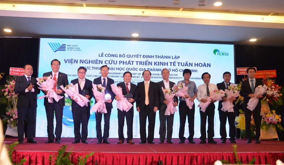 Nguyên Phó Thủ tướng Đức làm cố vấn cấp cao Viện nghiên cứu thuộc ĐH Việt - 1 Nguyên Phó Thủ tướng Đức làm cố vấn cấp cao Viện nghiên cứu thuộc ĐH Việt - 1