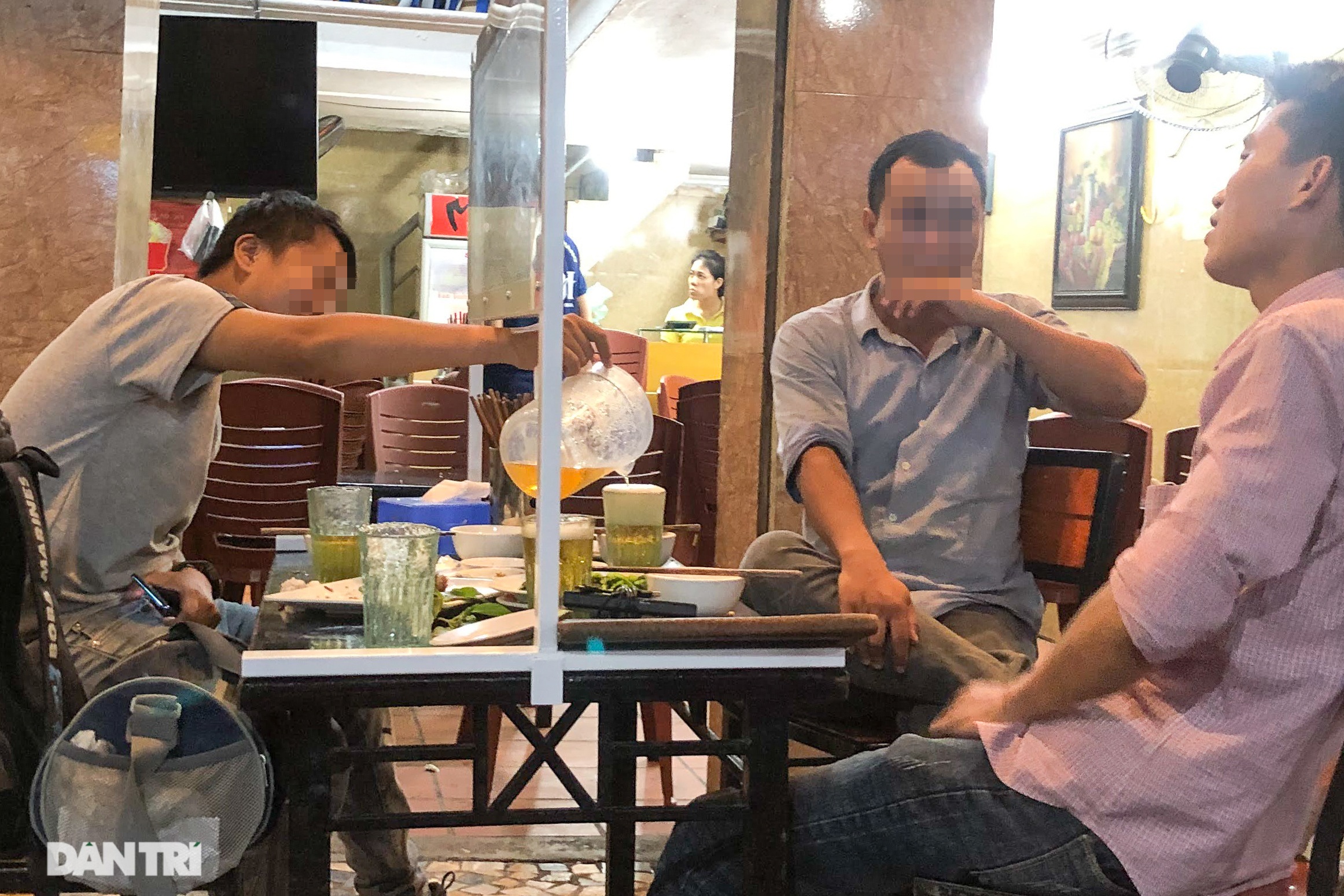 Nhậu qua vách ngăn giữa mùa Covid-19 - 1 Nhậu qua vách ngăn giữa mùa Covid-19 - 1