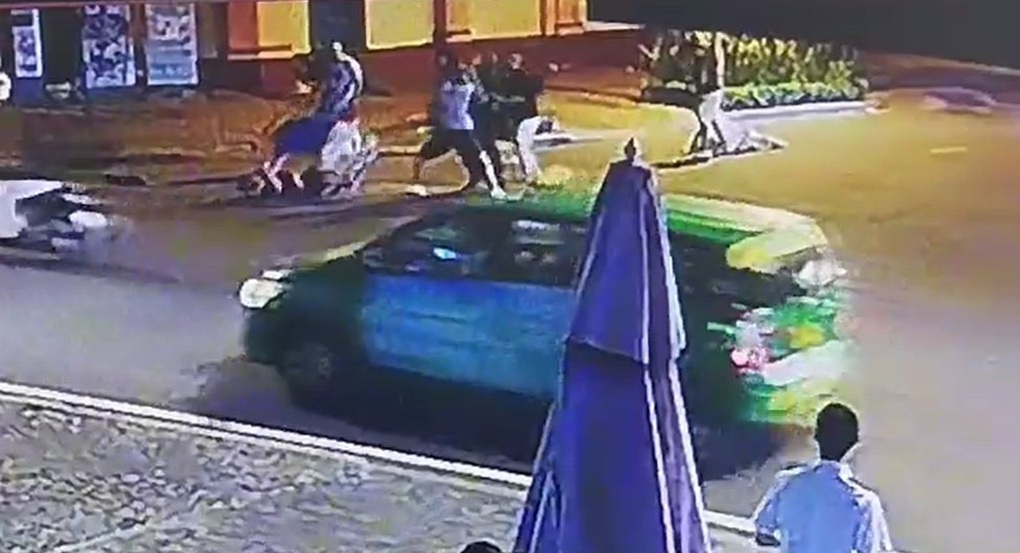 Ba người nước ngoài bị bắt vì tấn công đồng hương ở TPHCM - 1 Ba người nước ngoài bị bắt vì tấn công đồng hương ở TPHCM - 1