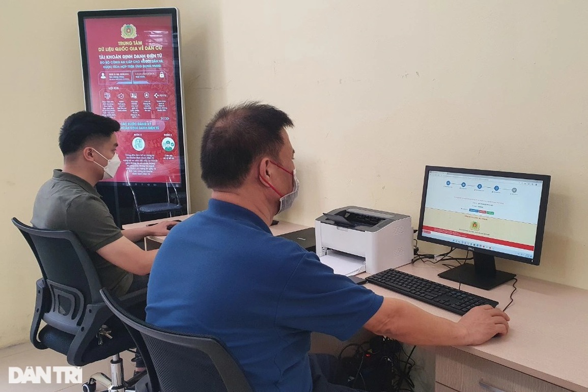 Người dân ngồi tại nhà thao tác thực hiện thủ tục hành chính - 3 Người dân ngồi tại nhà thao tác thực hiện thủ tục hành chính - 3