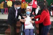 Tết đến sớm với người tàn tật, trẻ mồ côi ở Thọ Xuân