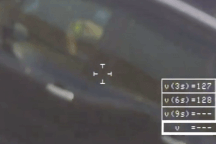 Tài xế mải chơi rubik, để ô tô tự lái ở tốc độ 126km/h