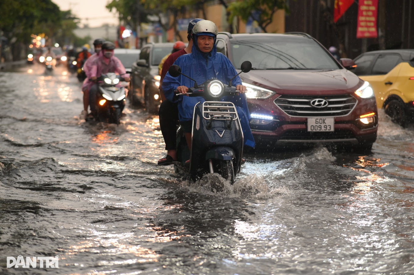 TPHCM đón đỉnh triều cường vượt báo động 3 từ hôm nay, cảnh báo ngập ...
