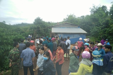 Bàng hoàng phát hiện con trai chết bất thường trong chòi rẫy