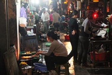 Dân Thủ đô chưng bếp xào nấu, nướng thịt trên hè phố