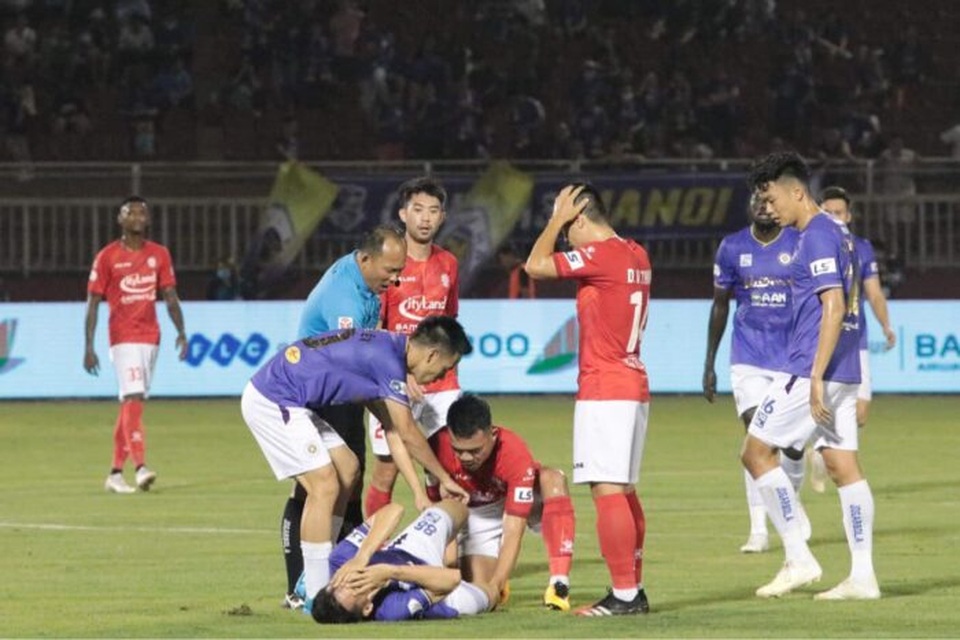Dân mạng gửi lời chia buồn, động viên Hùng Dũng vượt qua chấn thương - 1 Dân mạng gửi lời chia buồn, động viên Hùng Dũng vượt qua chấn thương - 1