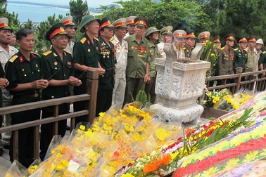 Bàn giao công tác quản lý, bảo vệ mộ Đại tướng Võ Nguyên Giáp