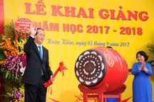 Chủ tịch nước Trần Đại Quang đánh trống khai giảng tại ngôi trường 100 tuổi