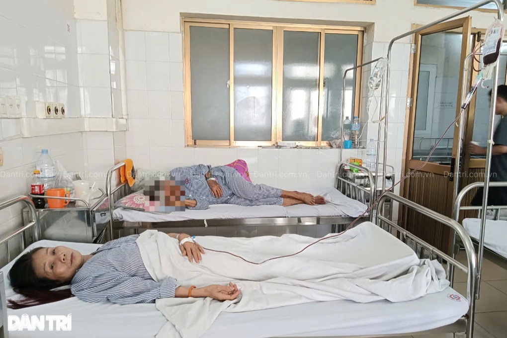 2 mẹ con cùng mắc bệnh hiểm, 27 năm sống bằng máu người khác - 4 2 mẹ con cùng mắc bệnh hiểm, 27 năm sống bằng máu người khác - 4