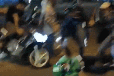 Tài xế Grab bị đánh tơi tả sau va chạm giao thông