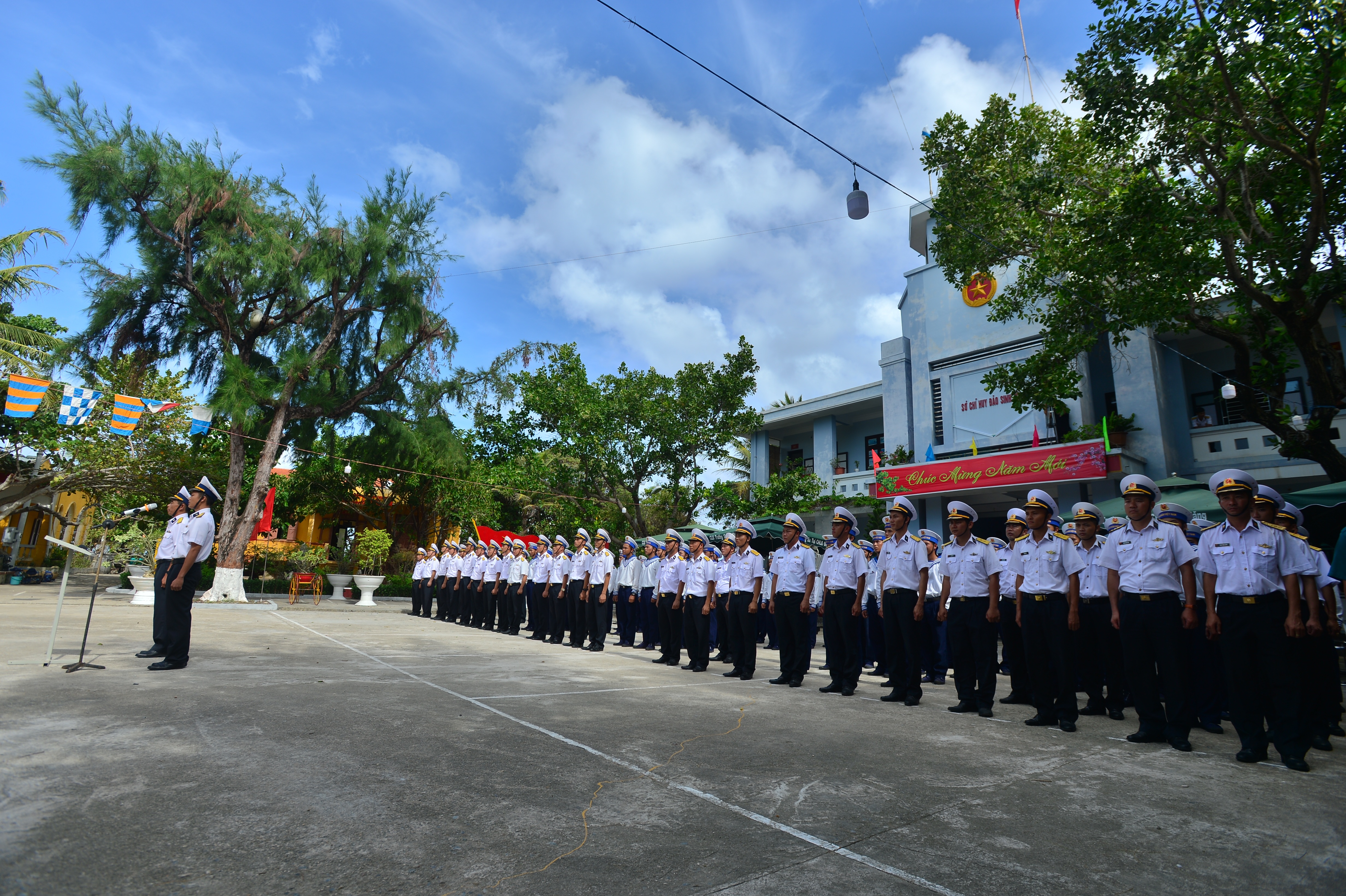 Thiêng liêng lễ chào cờ đầu năm mới tại Trường Sa - 4