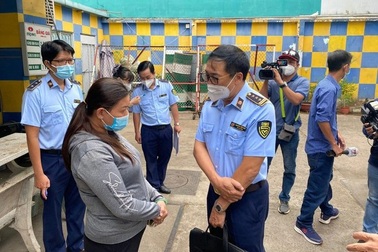 TPHCM: Nơi hết xăng treo biển, chỗ hàng dài người xếp hàng chờ mua