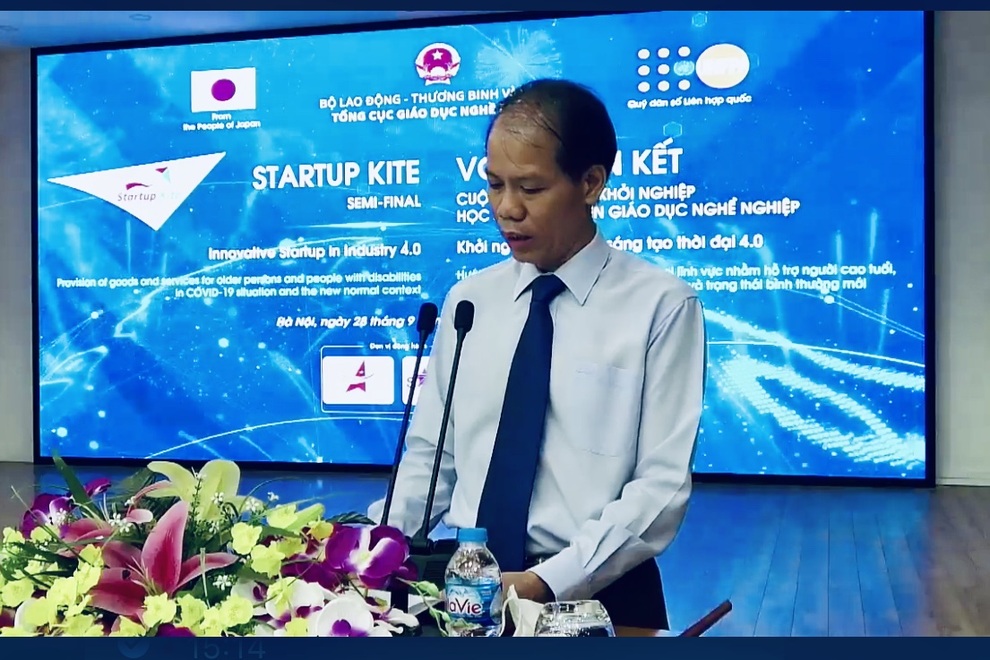 Sinh viên trường nghề khởi nghiệp với mô hình thể thao, đồng hồ khiếm thính - 1 Sinh viên trường nghề khởi nghiệp với mô hình thể thao, đồng hồ khiếm thính - 1