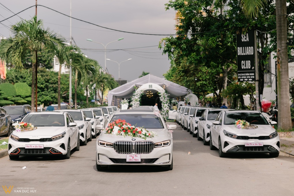 Đám cưới khủng ở Hải Phòng: 23 tráp 46 người bê, dàn ô tô tiền tỷ đón dâu - 3