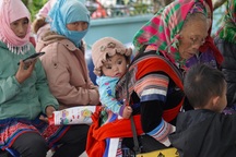 Ngại đến trạm xá, nhiều phụ nữ dân tộc thiểu số vẫn chọn sinh con tại nhà