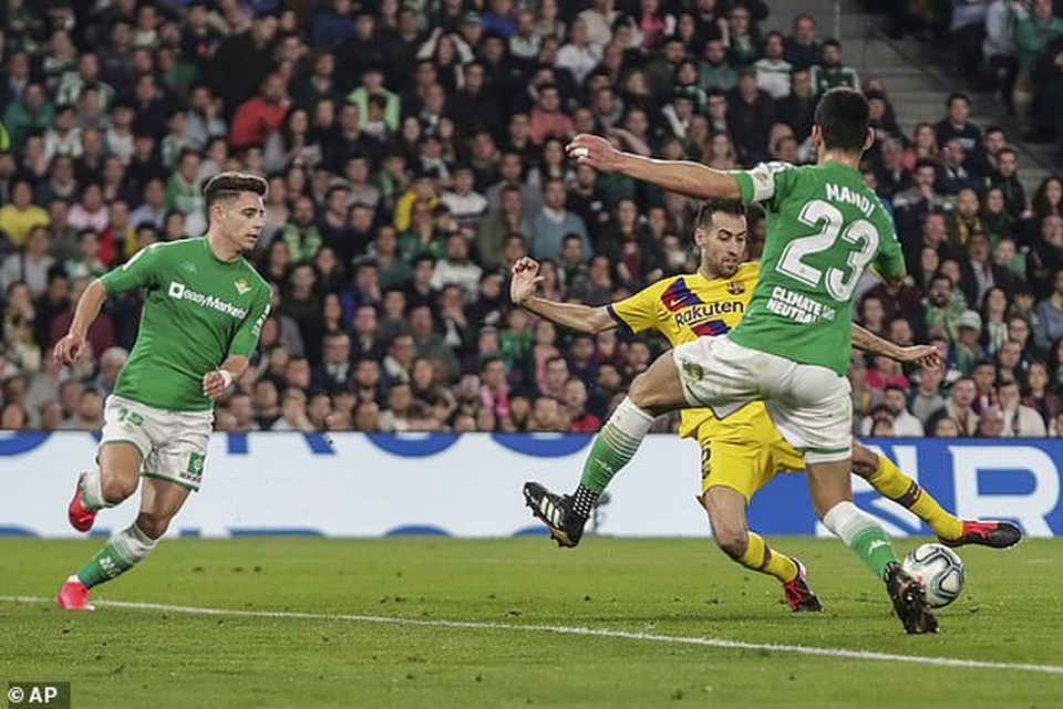 Betis 2-3 Barcelona: Chiến thắng nghẹt thở - 8 Betis 2-3 Barcelona: Chiến thắng nghẹt thở - 8